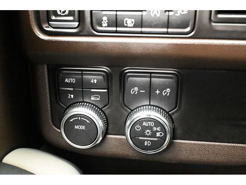 Used 2022 GMC Yukon SLT w/ SLT Luxury Package AWD/4WD image 42