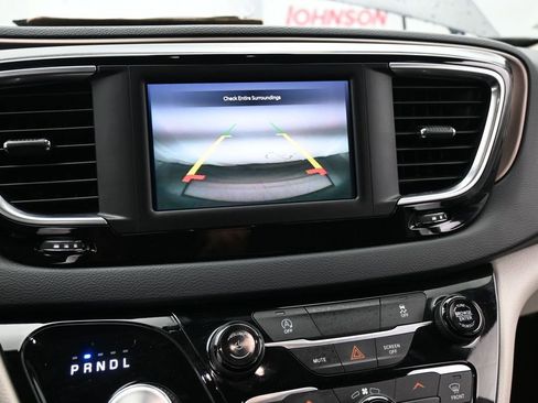 Used 2023 Chrysler Voyager LX FWD image 15