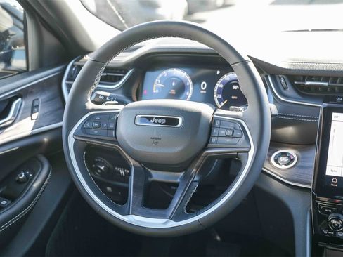 New 2025 Jeep Grand Cherokee Limited image 16