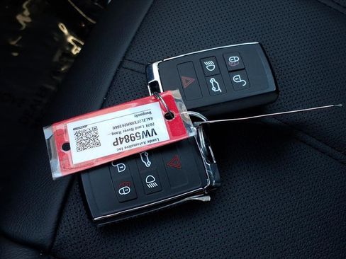 Used 2024 Land Rover Range Rover Evoque Dynamic SE image 33