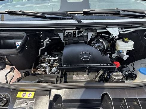 Used 2025 Mercedes-Benz Sprinter 2500 image 30