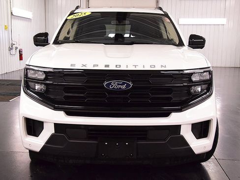 Used 2025 Ford Expedition Max Active image 2