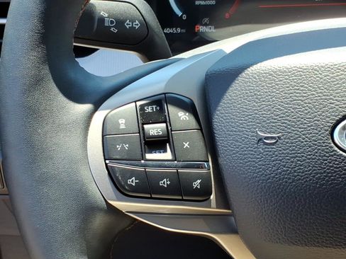 Used 2026 Ford Explorer Active w/ Active Comfort Package AWD/4WD image 17