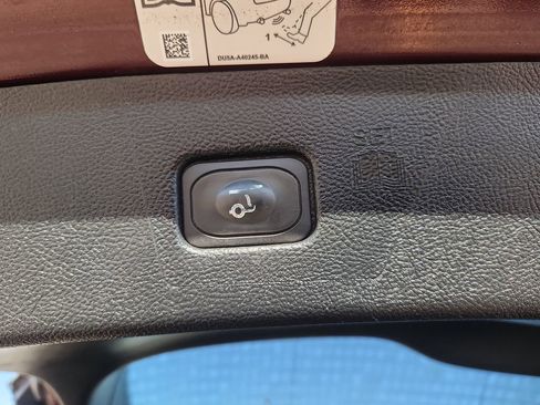 Used 2019 Ford Edge Titanium w/ Cold Weather Package image 13