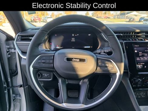 New 2025 Jeep Grand Cherokee L Laredo w/ Luxury Tech Group I image 24