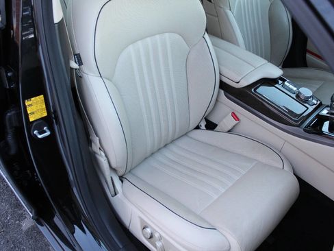 Used 2019 Genesis G90 3.3T Premium image 17