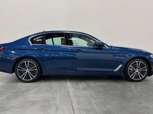 Used 2023 BMW 530i xDrive w/ Premium Package AWD/4WD image 3