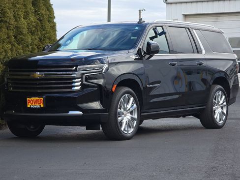 Used 2023 Chevrolet Suburban High Country w/ Advanced Technology Package image 8