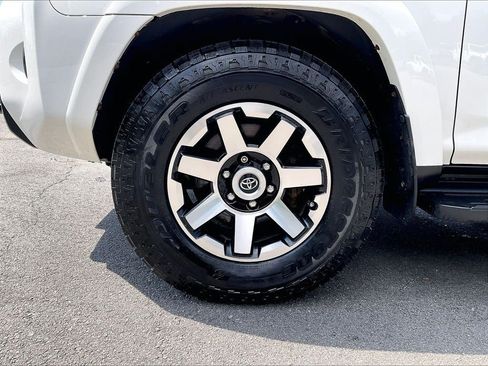 Used 2019 Toyota 4Runner SR5 AWD/4WD image 22