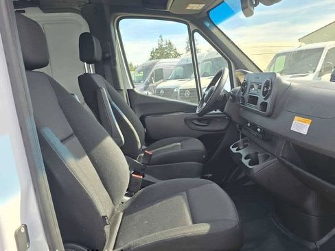 Used 2025 Mercedes-Benz Sprinter 2500 image 10