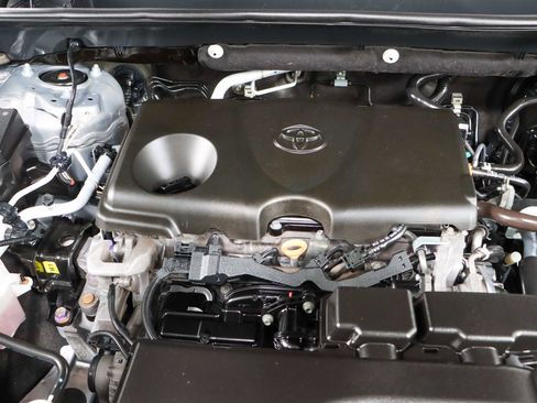 Used 2020 Toyota RAV4 XLE FWD image 29