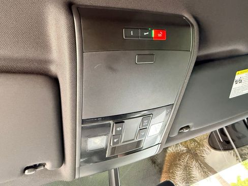 Used 2022 Volkswagen Atlas Cross Sport SE image 26