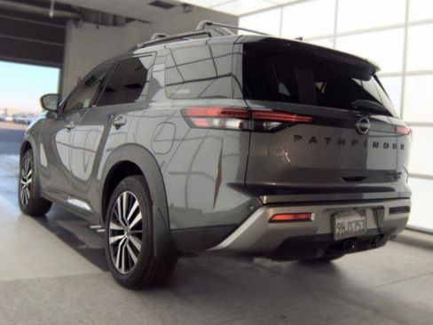 Used 2023 Nissan Pathfinder Platinum w/ Black Appearance Package AWD/4WD image 2