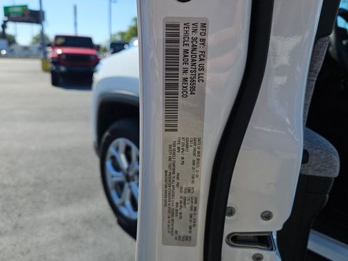 Used 2025 Jeep Compass Sport AWD/4WD image 16