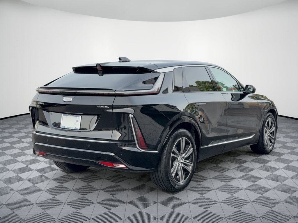 Used 2024 Cadillac Lyriq Luxury AWD/4WD image 9