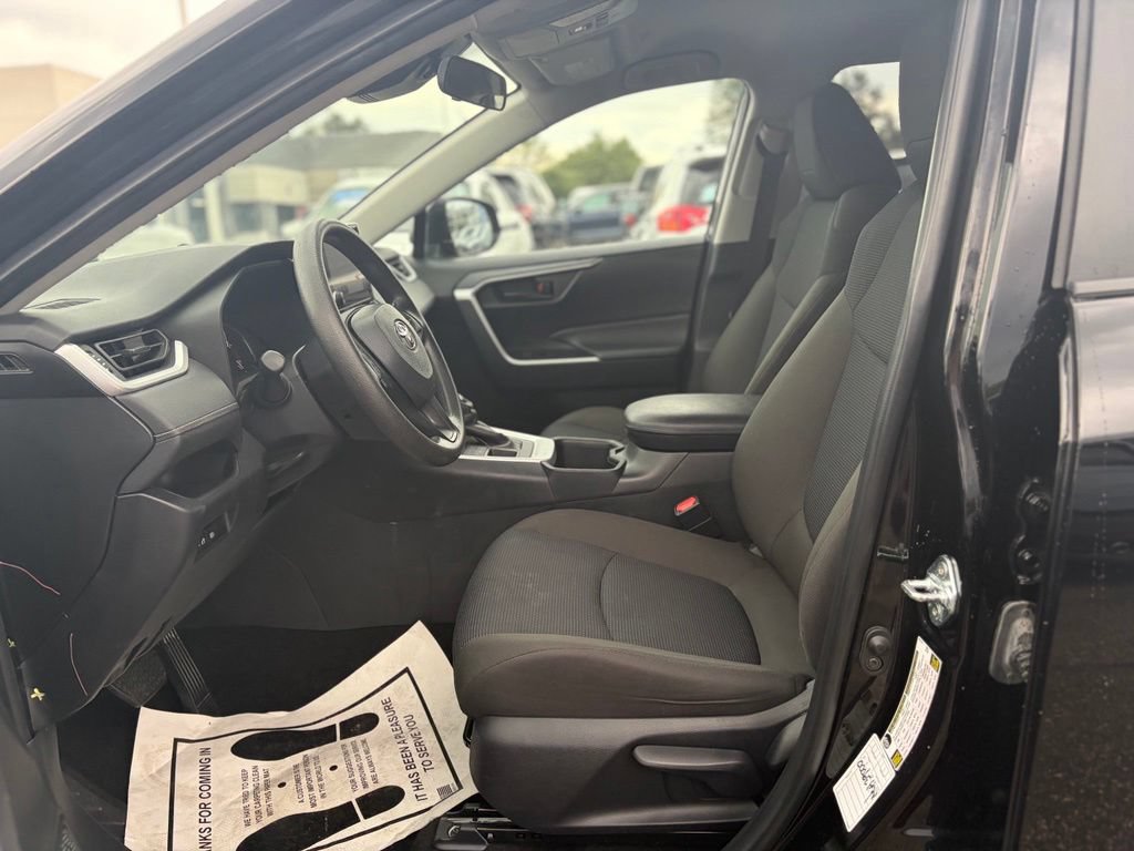 Used 2025 Toyota RAV4 LE AWD/4WD image 20