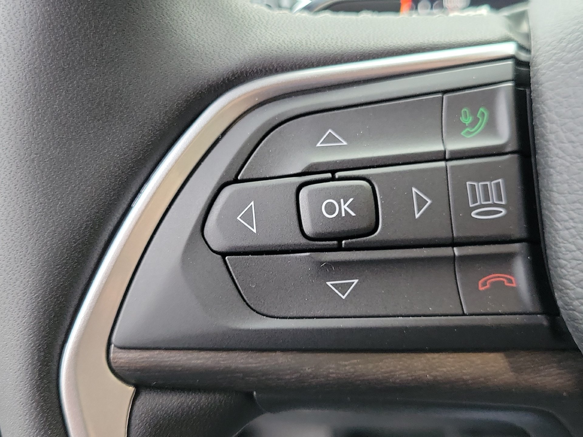 New 2026 Jeep Grand Cherokee Altitude RWD image 7