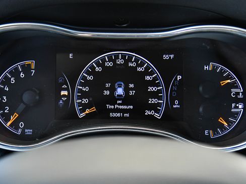 Used 2021 Jeep Grand Cherokee Laredo image 28