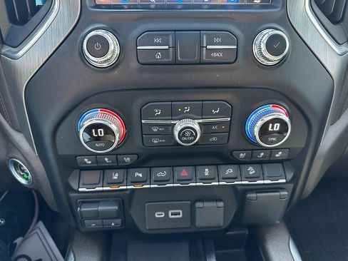 Used 2020 GMC Sierra 2500 Denali w/ Denali Ultimate Package AWD/4WD image 17