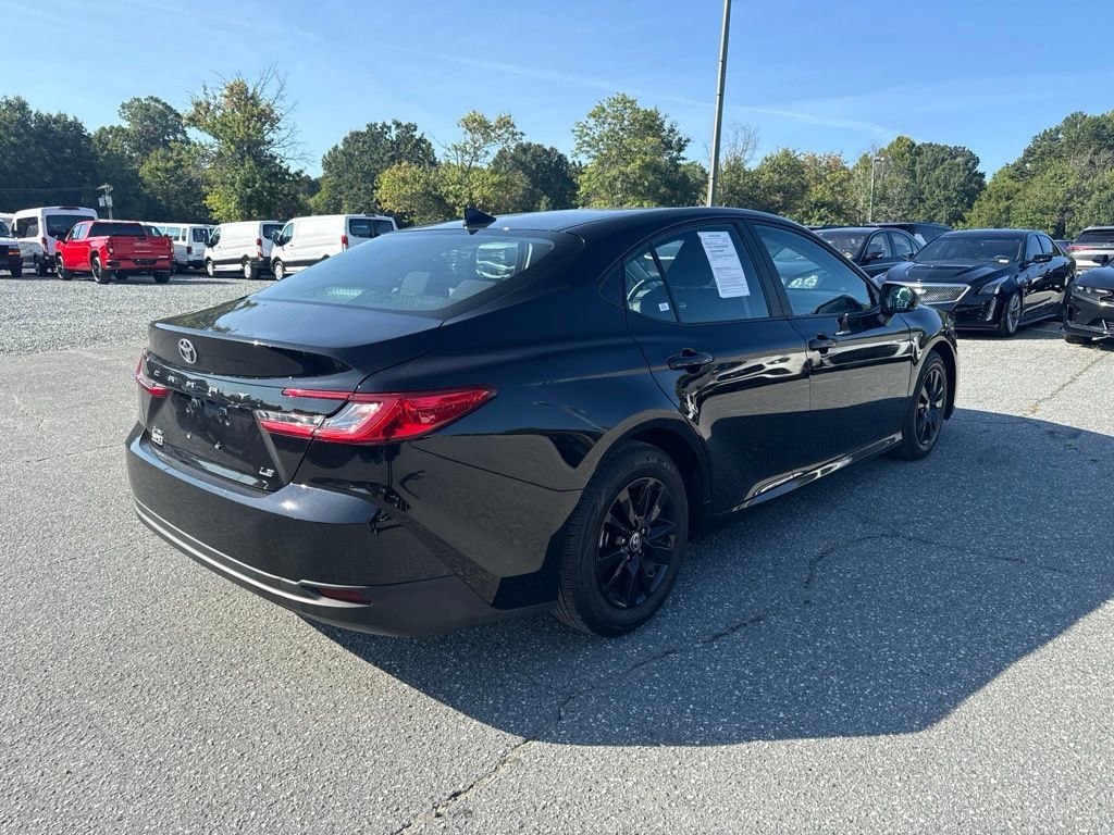 Used 2025 Toyota Camry LE FWD image 5
