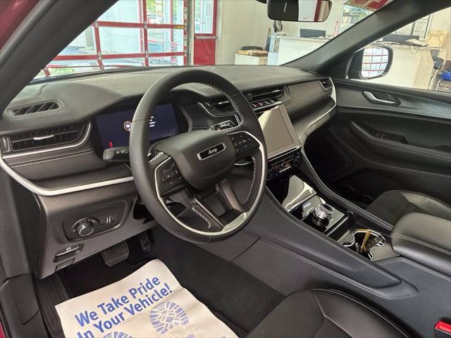 Certified 2025 Jeep Grand Cherokee L Laredo AWD/4WD image 12