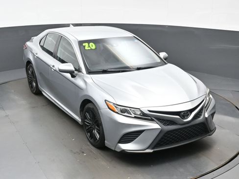 Used 2020 Toyota Camry SE FWD image 35
