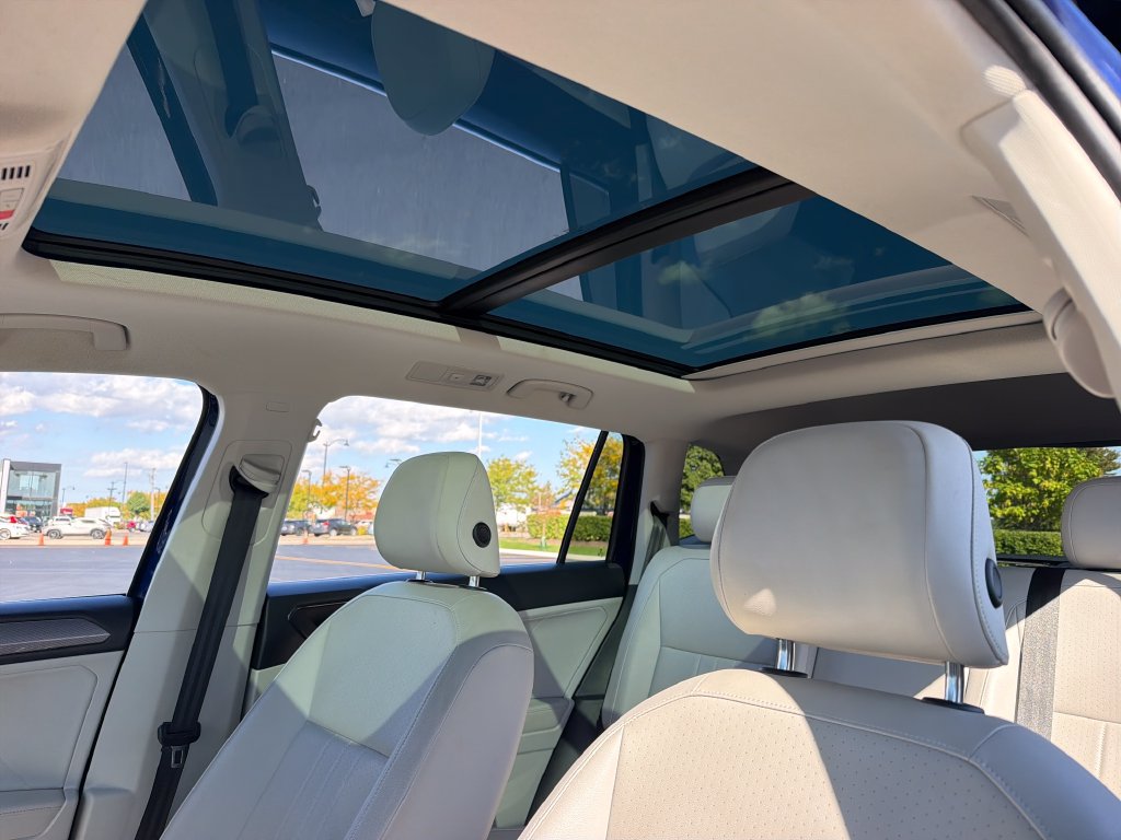 Certified 2022 Volkswagen Tiguan SE w/ Panoramic Sunroof Package AWD/4WD image 19