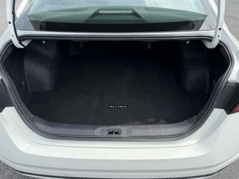 Used 2025 Nissan Altima 2.5 SV FWD image 30