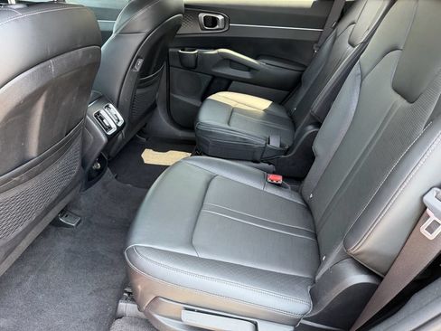 Used 2025 Kia Sorento EX w/ Panoramic Sunroof Package FWD image 14