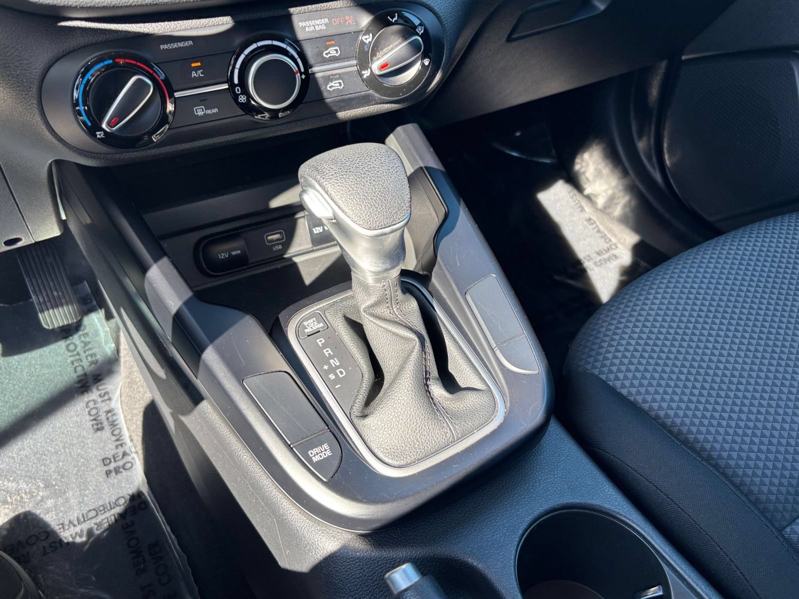 Used 2025 Kia Soul LX w/ LX Technology Package FWD image 40