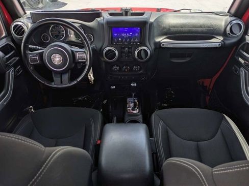 Used 2017 Jeep Wrangler Unlimited Sahara w/ Connectivity Group AWD/4WD image 15