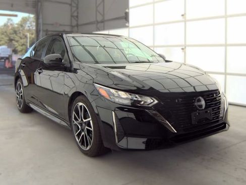 Used 2025 Nissan Sentra SR w/ SR Premium Package FWD image 4