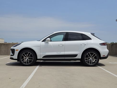 Certified 2026 Porsche Macan AWD/4WD image 2