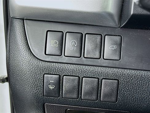 Used 2018 Toyota Highlander XLE AWD/4WD image 16