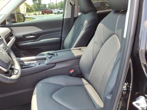 Used 2026 Toyota Grand Highlander AWD image 16