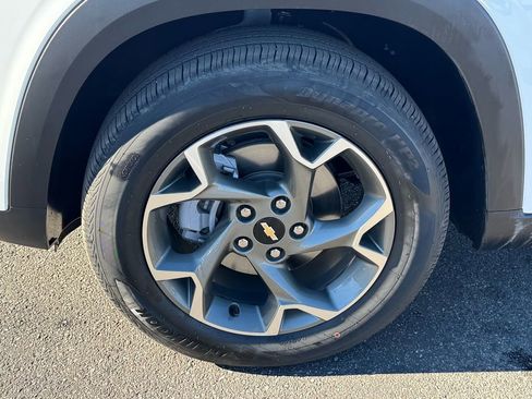 Used 2025 Chevrolet Trax LT w/ LT Convenience Package image 10