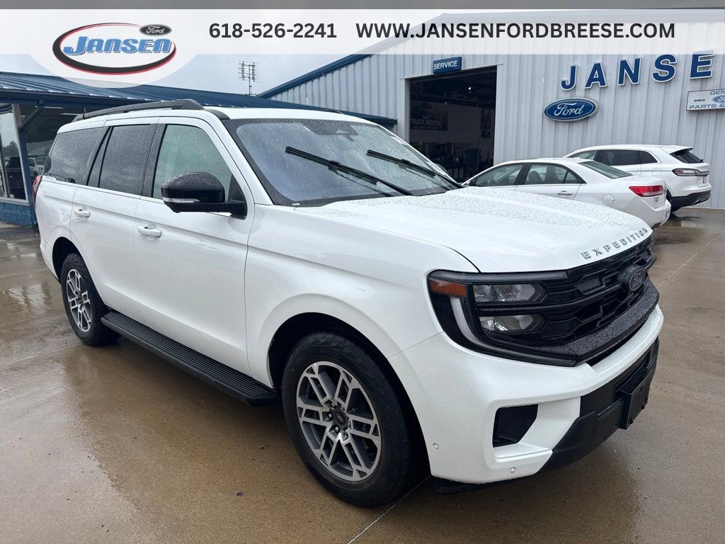 Used 2025 Ford Expedition Active AWD/4WD image 1