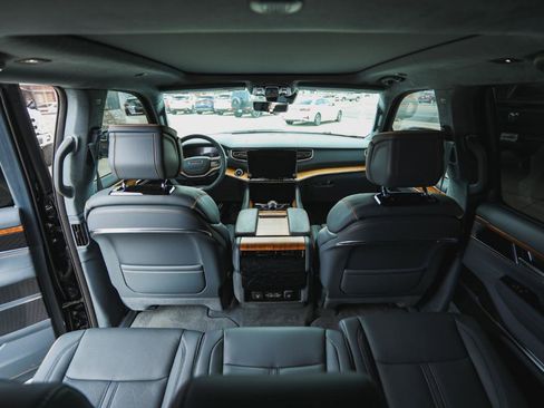 Used 2022 Jeep Grand Wagoneer Series II w/ Flexible Seating Group image 98