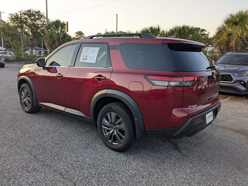 Used 2024 Nissan Pathfinder SV FWD image 6