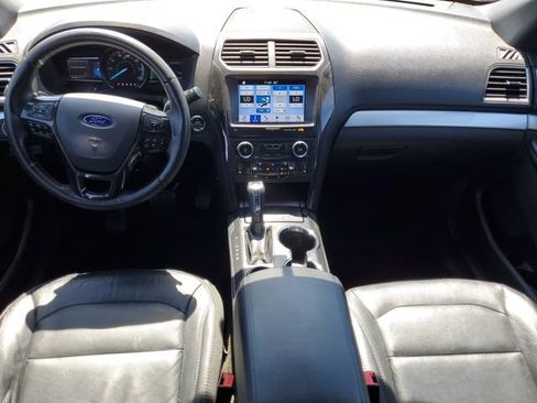 Used 2017 Ford Explorer XLT w/ Equipment Group 202A FWD image 29