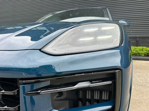 Certified 2025 Porsche Cayenne GTS AWD/4WD image 9