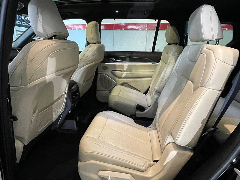 Used 2025 Jeep Grand Cherokee L Limited w/ Luxury Tech Group II AWD/4WD image 28