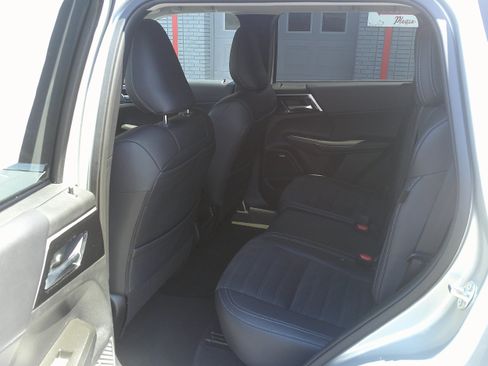 Used 2025 Mitsubishi Outlander SE AWD/4WD image 23