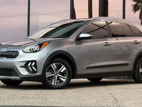 Used 2022 Kia Niro LXS image 3