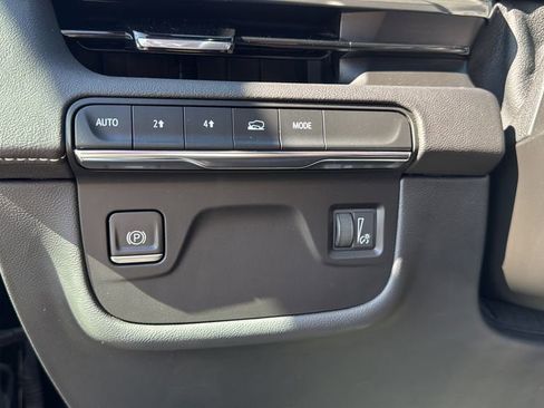 Used 2022 Cadillac Escalade Premium Luxury image 16