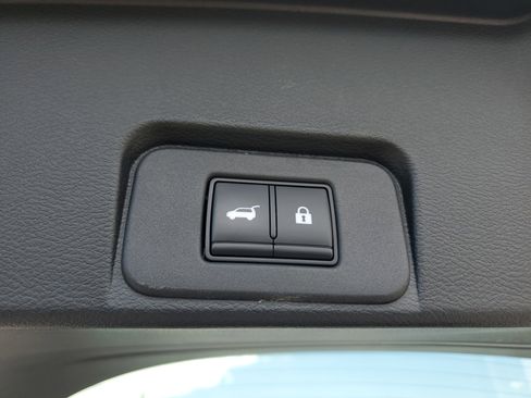 Used 2021 Nissan Rogue SV w/ Premium Package image 16