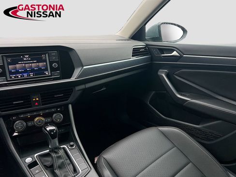 Used 2024 Volkswagen Jetta SE image 30