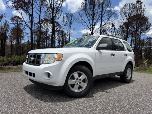 Used 2009 Ford Escape XLS FWD image 1
