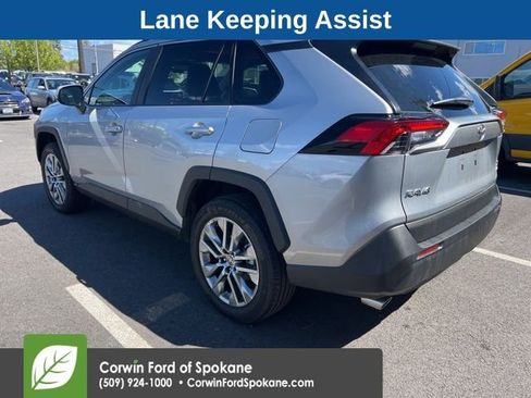 Used 2022 Toyota RAV4 XLE Premium AWD/4WD image 3