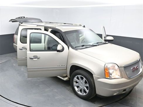 Used 2013 GMC Yukon XL Denali image 53